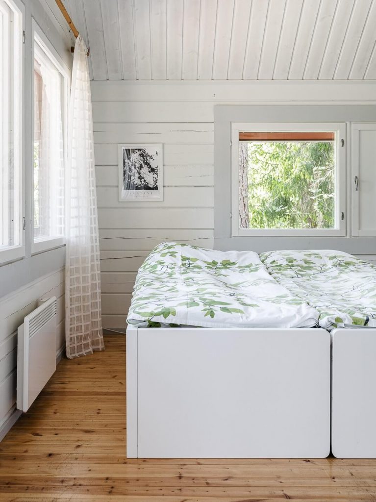 Tablebed in Finnish cottage